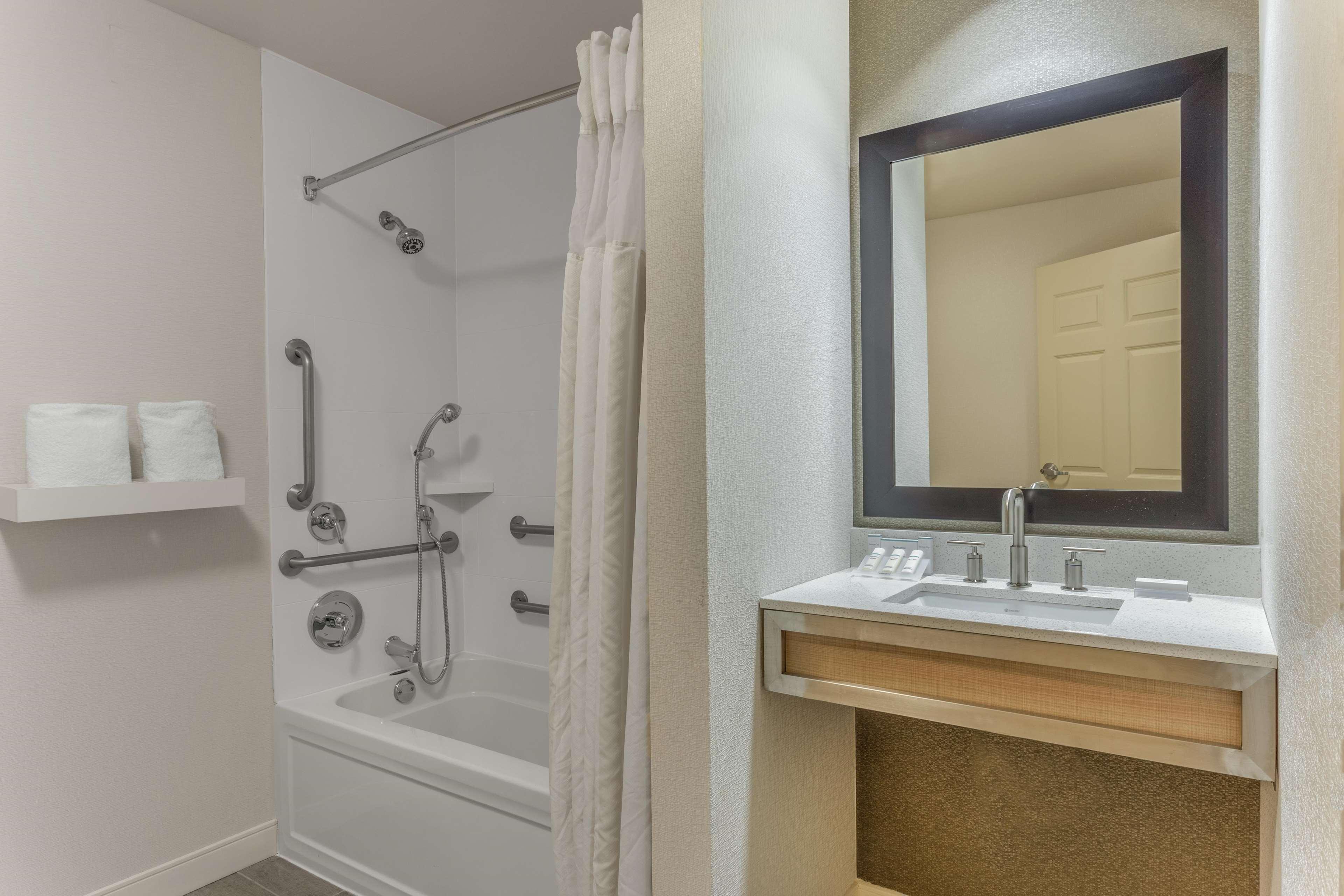 Hilton Garden Inn סנט צ'ארלס מראה חיצוני תמונה