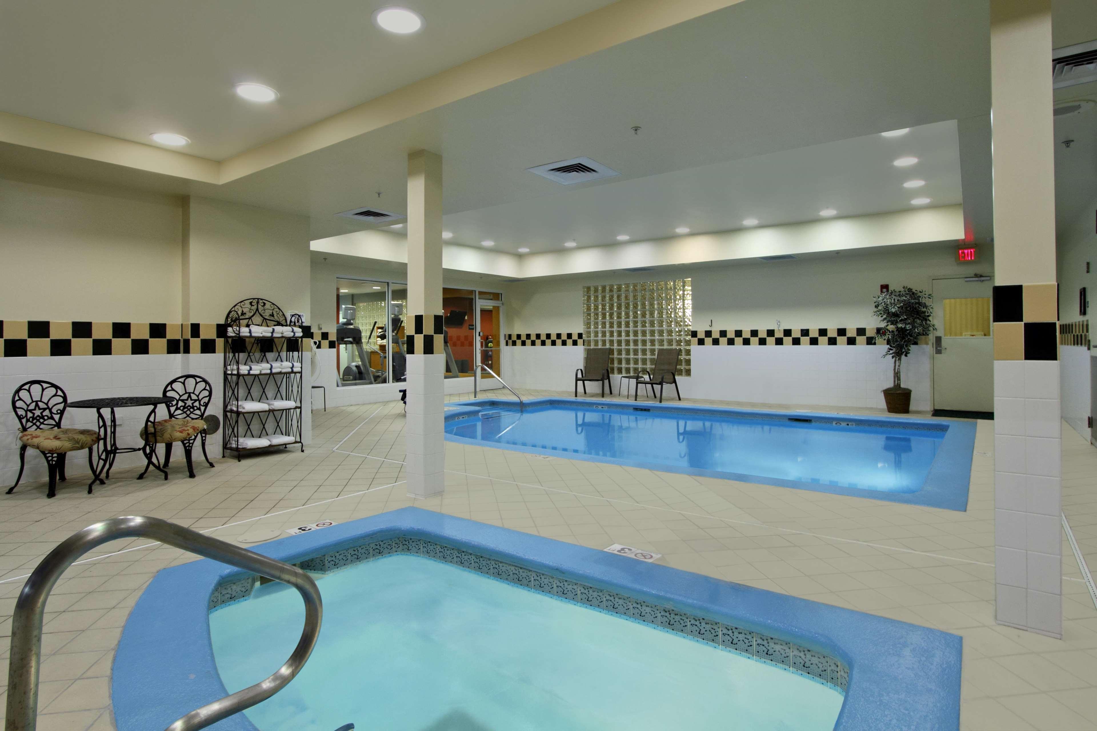 Hilton Garden Inn סנט צ'ארלס מראה חיצוני תמונה
