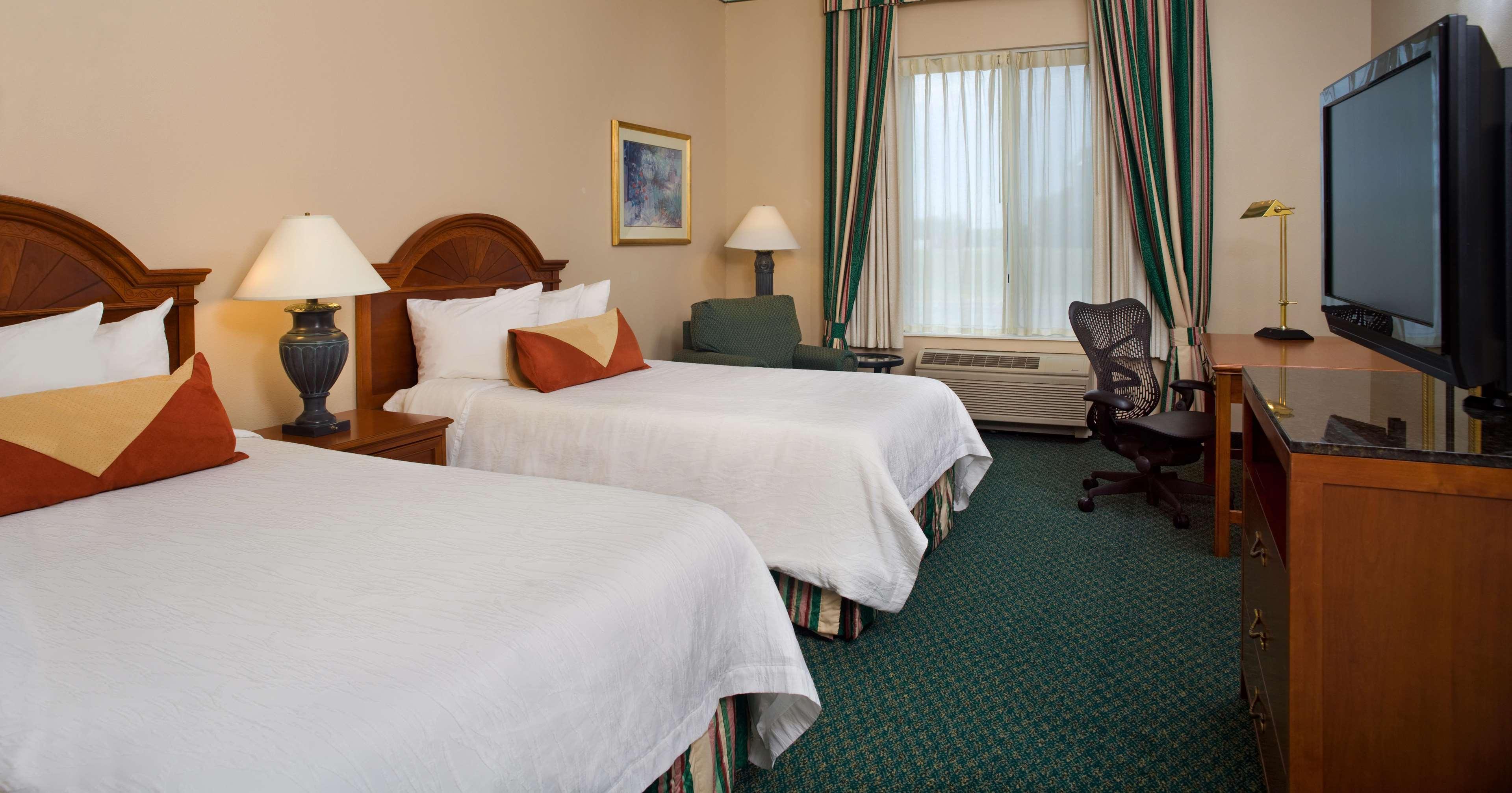 Hilton Garden Inn סנט צ'ארלס מראה חיצוני תמונה