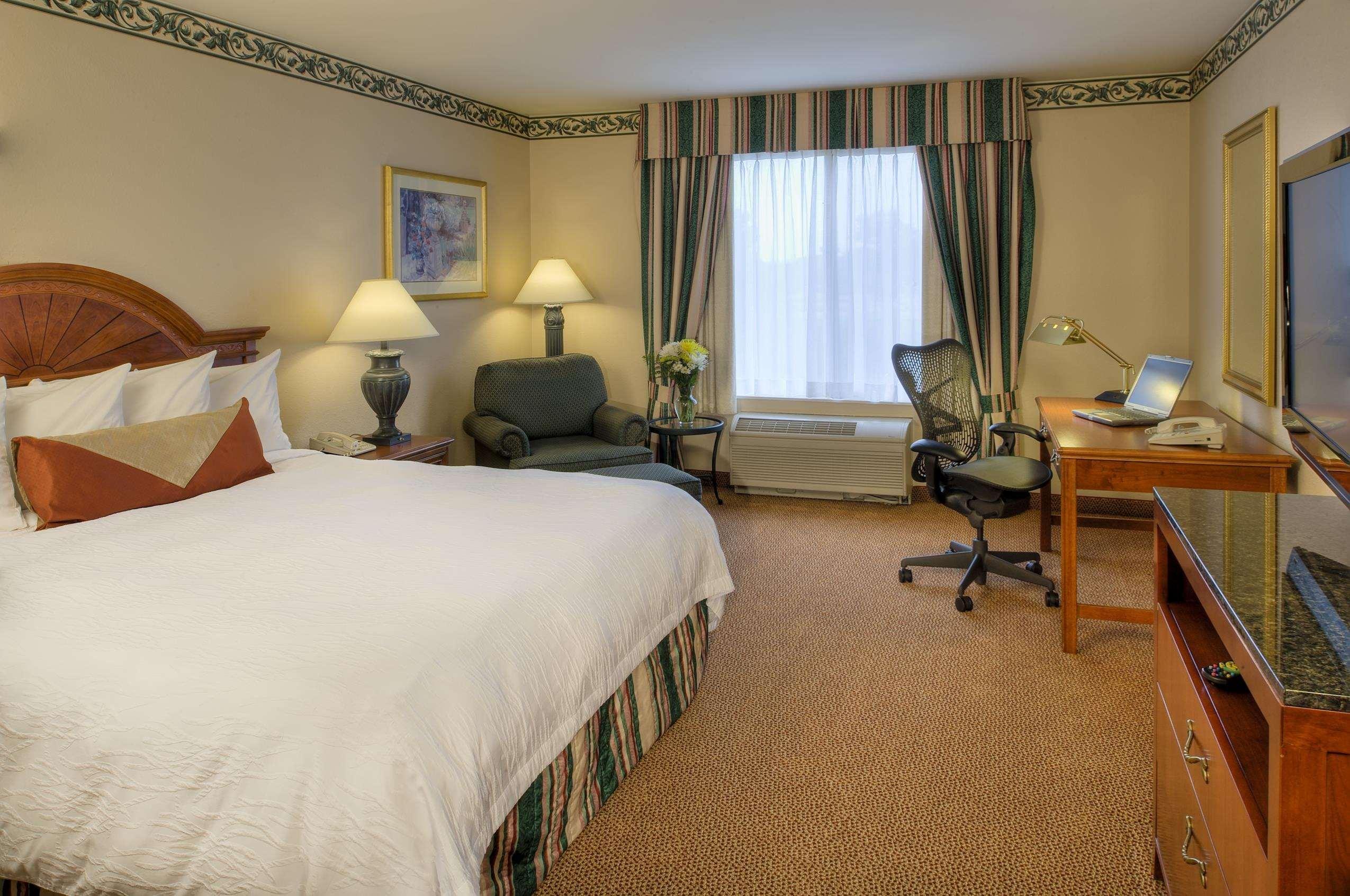 Hilton Garden Inn סנט צ'ארלס מראה חיצוני תמונה