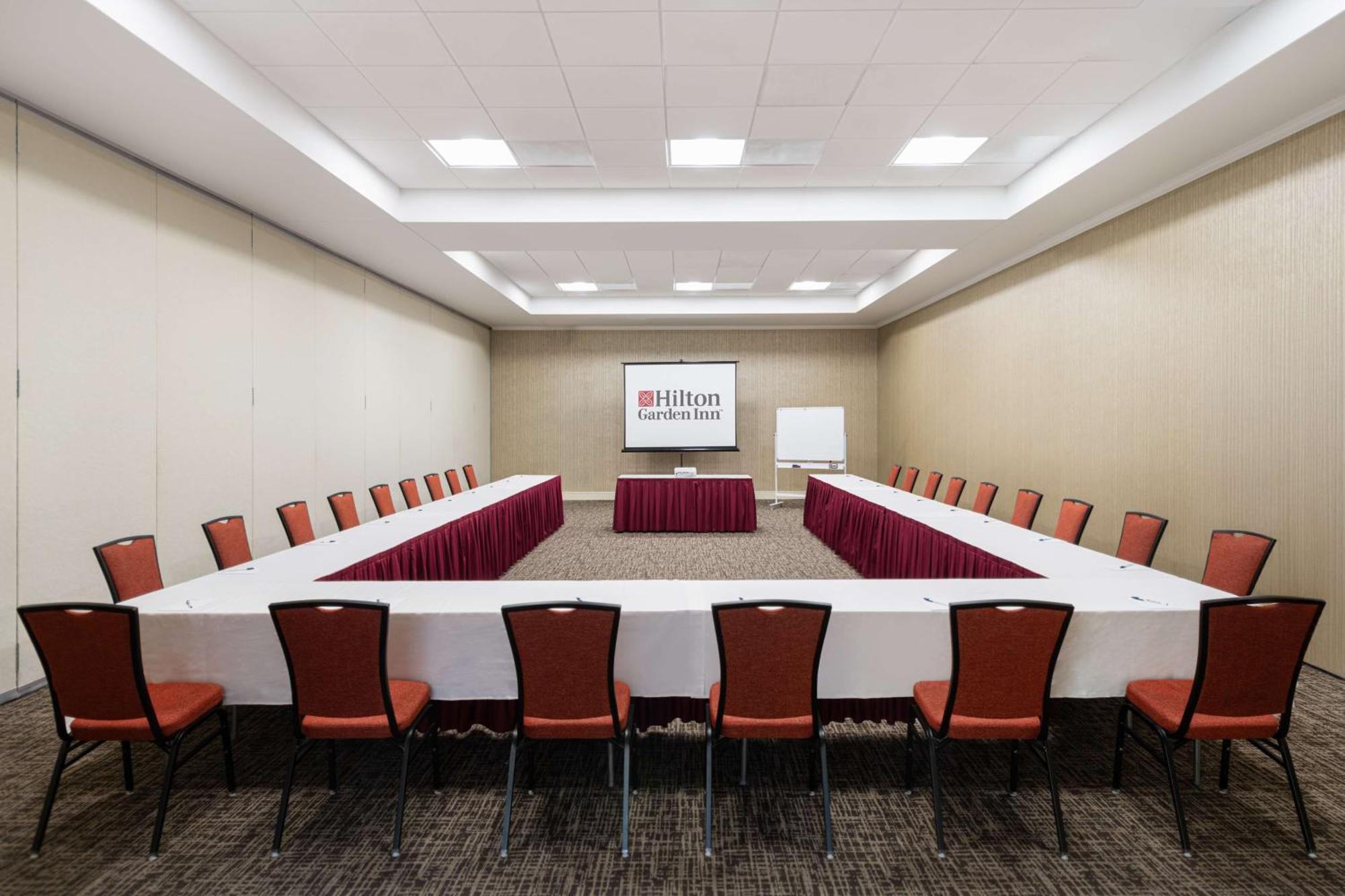 Hilton Garden Inn סנט צ'ארלס מראה חיצוני תמונה