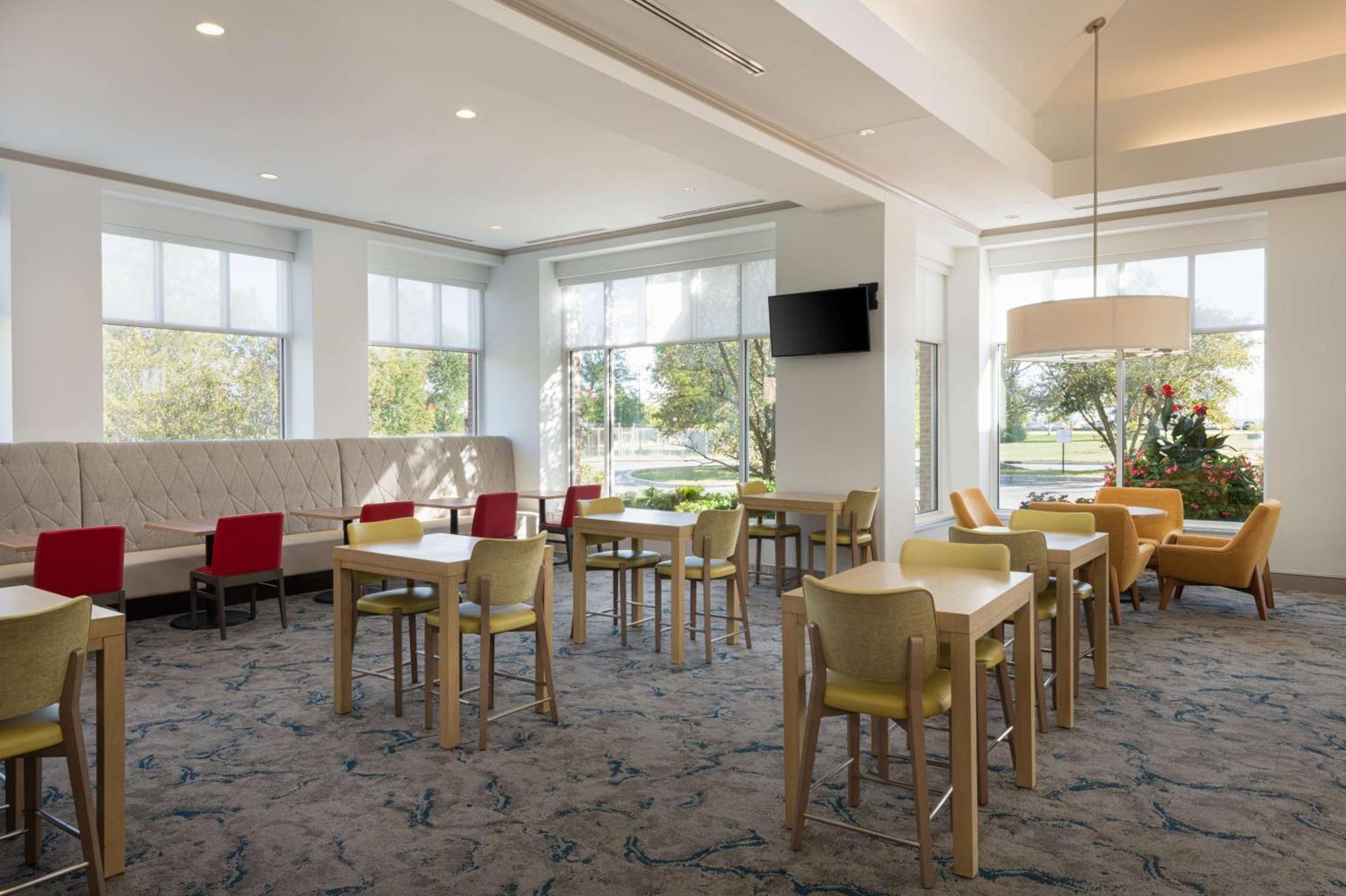 Hilton Garden Inn סנט צ'ארלס מראה חיצוני תמונה