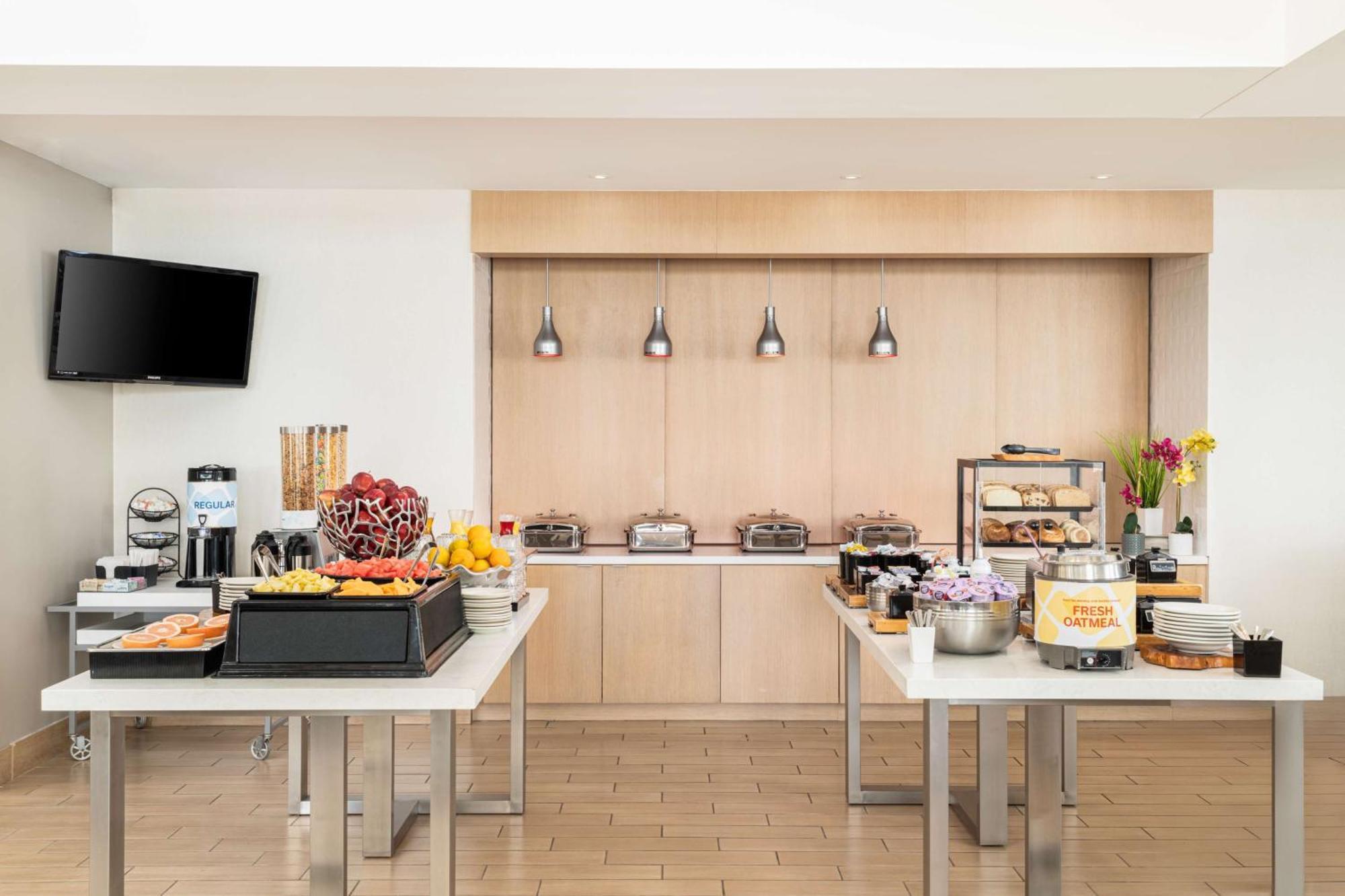 Hilton Garden Inn סנט צ'ארלס מראה חיצוני תמונה