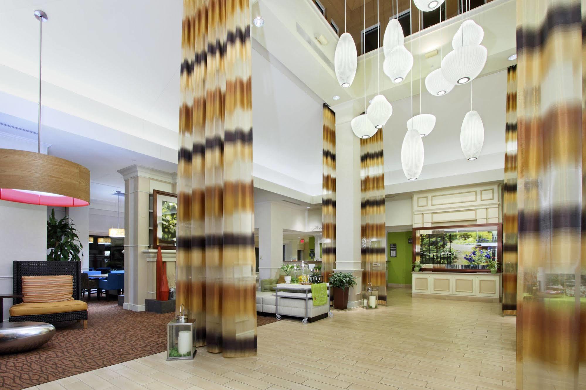 Hilton Garden Inn סנט צ'ארלס מראה חיצוני תמונה