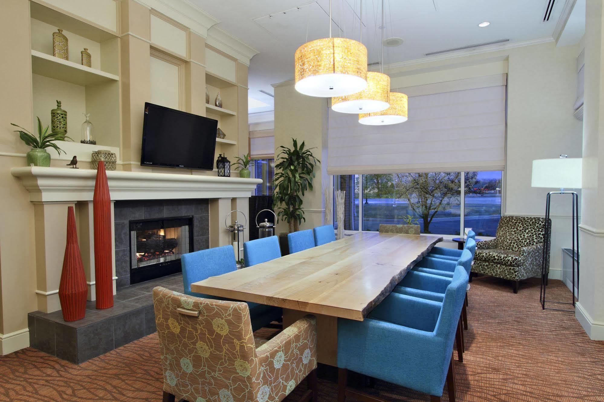 Hilton Garden Inn סנט צ'ארלס מראה חיצוני תמונה